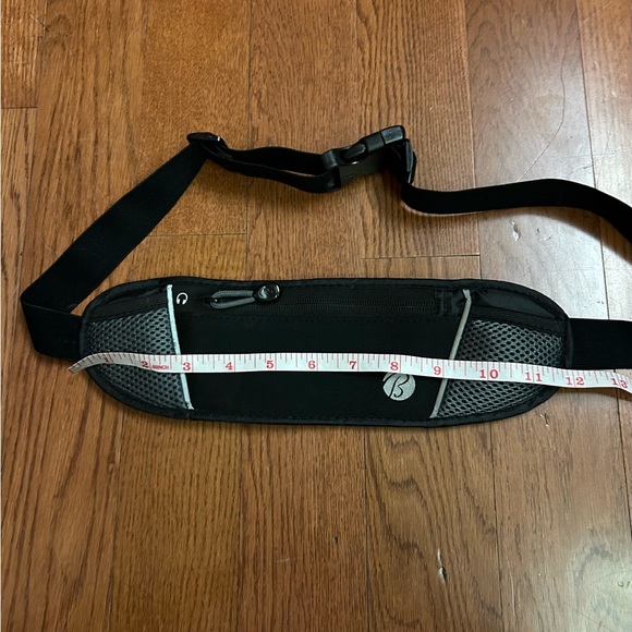 Bally total fitness workout/fitness/running belt. Adjustable waistband. - Picture 3 of 6